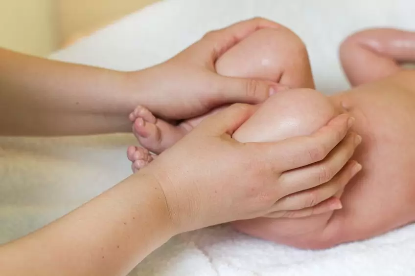 лечебный массаж при вальгусной или варусной деформации ног